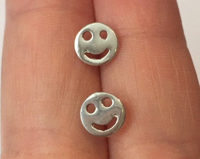 Vintage Face Earrings, Happy face Earrings, Face Earrings, Emoji earring, Emoji Jewellery, Smiley Earrings, sterling silver earrings, divine