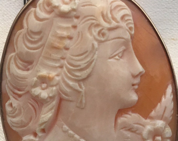 Vintage Cameo Brooch, 9 Ct Gold Cameo brooch, Cameo Pendant, Cameo jewellery, rare design piece.