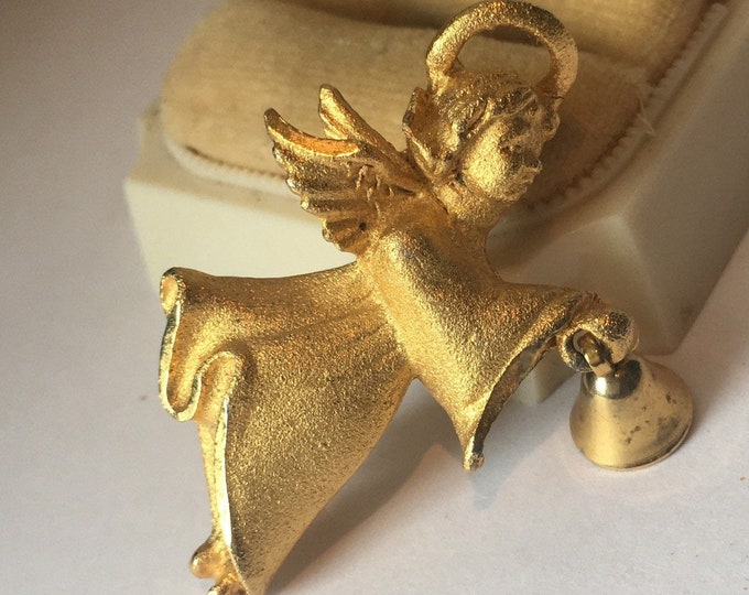 Vintage Cupid Brooch, Angel brooch, Vintage Angel Brooch, Gold Cupid Pin, angel pin, Angel Jewellery, Cupid Jewellery, charming design.