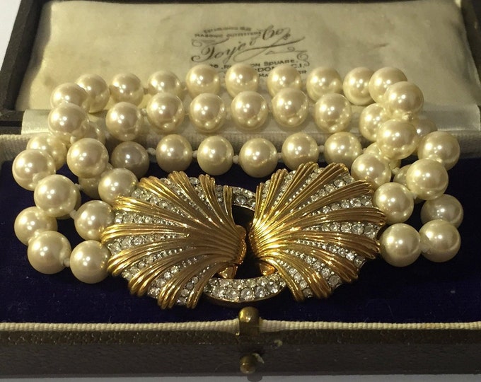 Vintage Gold bracelet, Vintage shell Costume Bracelet, Costume bracelet, Gold pearl bracelet, Vintage Rhinestone bracelet, exquisite piece
