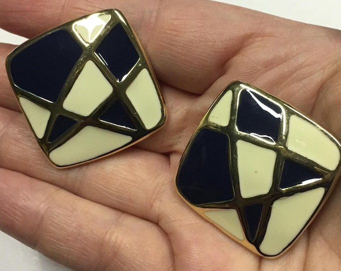 Vintage Earring's with wonderful design and style, rare design