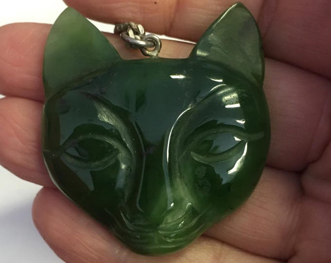 Vintage Cat Necklace, Carved Jade Cat Necklace, Cat Jewellery, Cat Necklace, Animal Jewellery, Vintage Cat Pendant, divine design piece.
