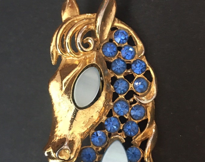 Vintage Horse Brooch, Horse Pin, Vintage Brooch, Horse Pin, horse design, Horse Jewellery, equestrian jewellery, iconic style piece.