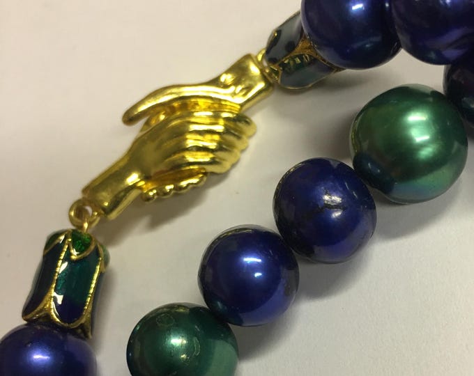 A beautiful Vintage Fede Necklace with fabulous design.
