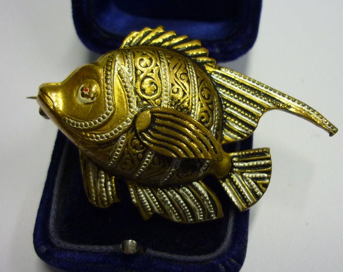 Vintage Fish brooch, fish brooch, costume fish brooch, gold fish brooch, fish pin, fish jewellery, fish design piece, fish pin, divine piece