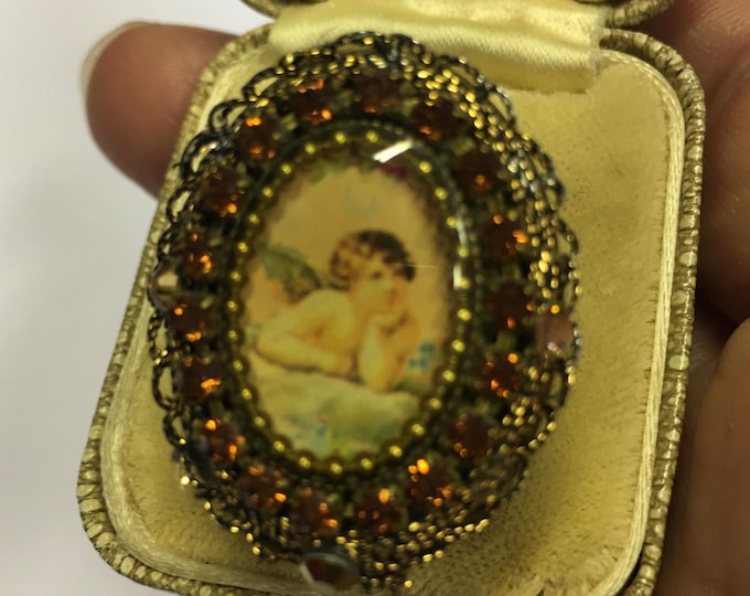 Vintage Cupid poison ring, delightful piece