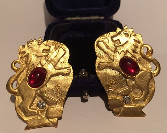 Vintage Lion Earrings, Lion Earrings, Lion Design earring, Lion Jewellery, Lion Head Earrings, Gold Lion Costume Earrings, Animal earrings.