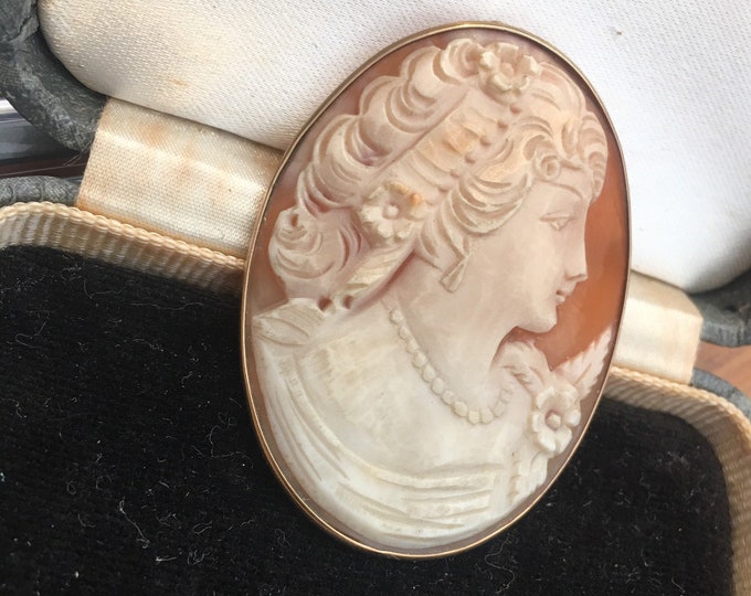 Vintage Cameo Brooch, 9 Ct Gold Cameo brooch, Cameo Pendant, Cameo jewellery, rare design piece.