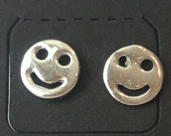 Vintage Face Earrings, Happy face Earrings, Face Earrings, Emoji earring, Emoji Jewellery, Smiley Earrings, sterling silver earrings, divine