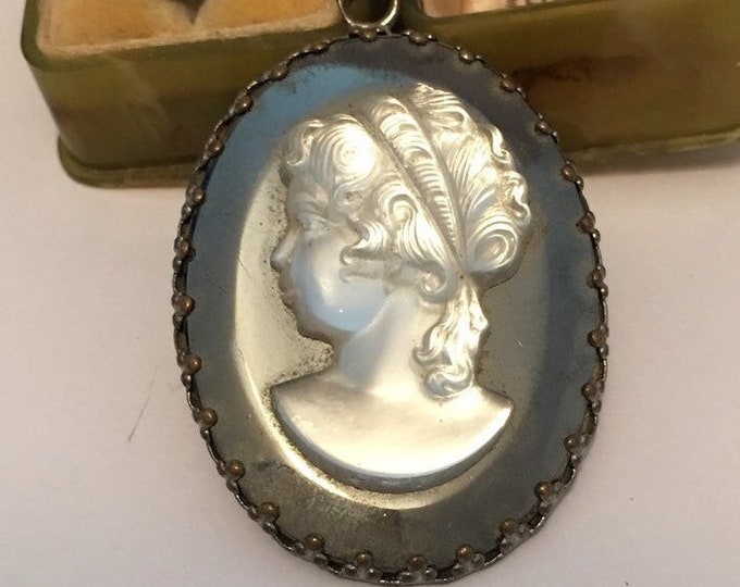 Vintage Pendant, Cool Cameo, rare