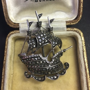 Vintage Boat brooch, Boat Brooch, Gold Brooch, Naughtical Brooch, Boat pin, striking brooch.