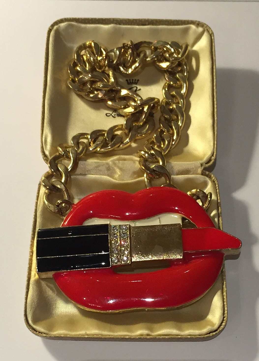 Vintage Lip Necklace, Lipstick Necklace, vintage costume necklace