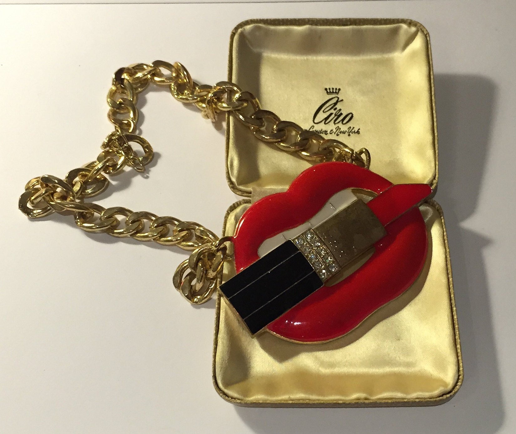 Vintage Lip Necklace, Lipstick Necklace, vintage costume necklace