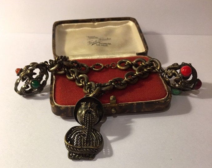 Vintage bracelet, Chinese charm bracelet, oriental bracelet, fantastic item.