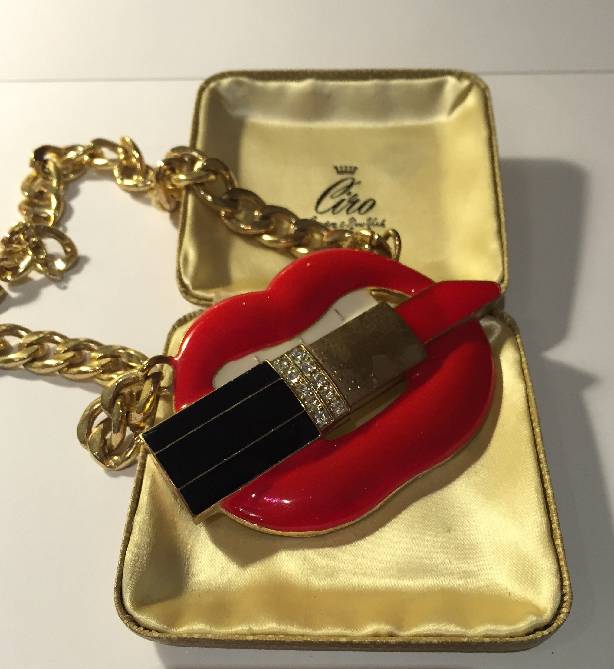Vintage Lip Necklace, Lipstick Necklace, vintage costume necklace