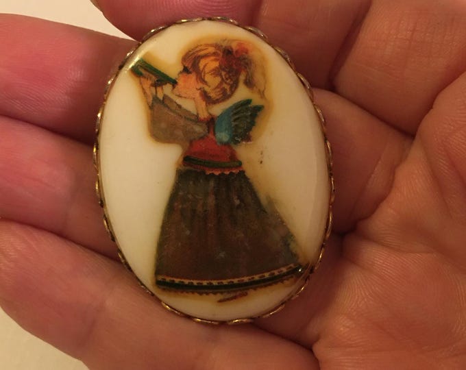 Vintage  brooch, lovely costume piece.