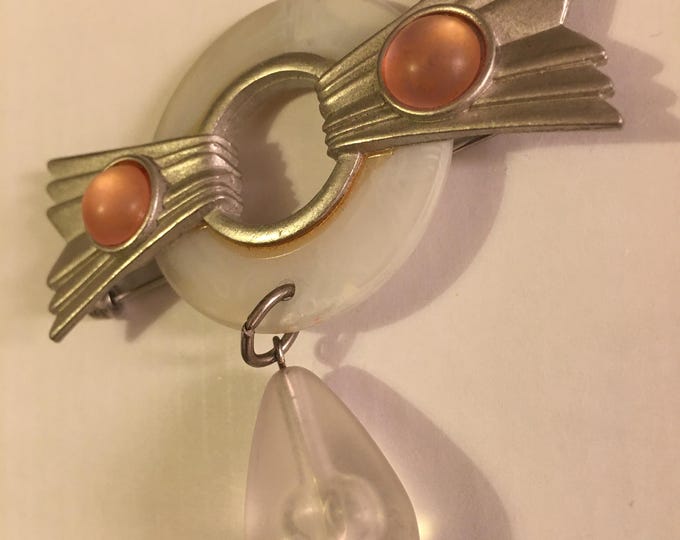 Vintage Art Deco Brooch, Exquisite design piece.