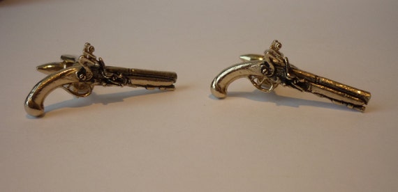 Gun Cufflinks Men/'s Cufflinks Antiqued Silver Tone Miniature Revolvers Steampunk Cufflinks Tiny Guns Cuff Links