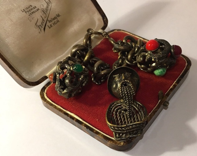 Vintage bracelet, Chinese charm bracelet, oriental bracelet, fantastic item.