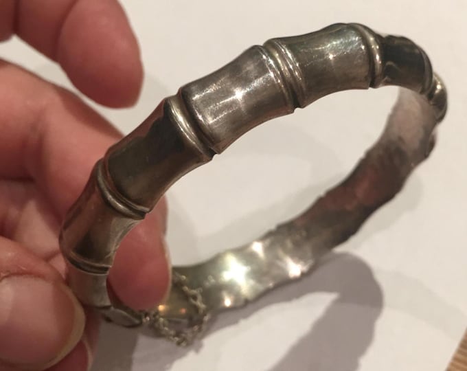 Vintage Silver bangle with exquisite design.