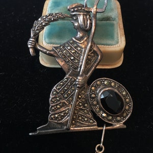 Vintage Brooch, Costume Brooch, Regal Brooch, Statement Brooch, Costume Jewellery, Marcasite Brooch, fantastic design piece.
