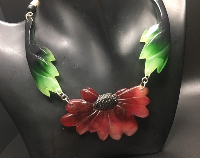 Vintage Flower Necklace with breath taking design, a wonderful rare statement piece.