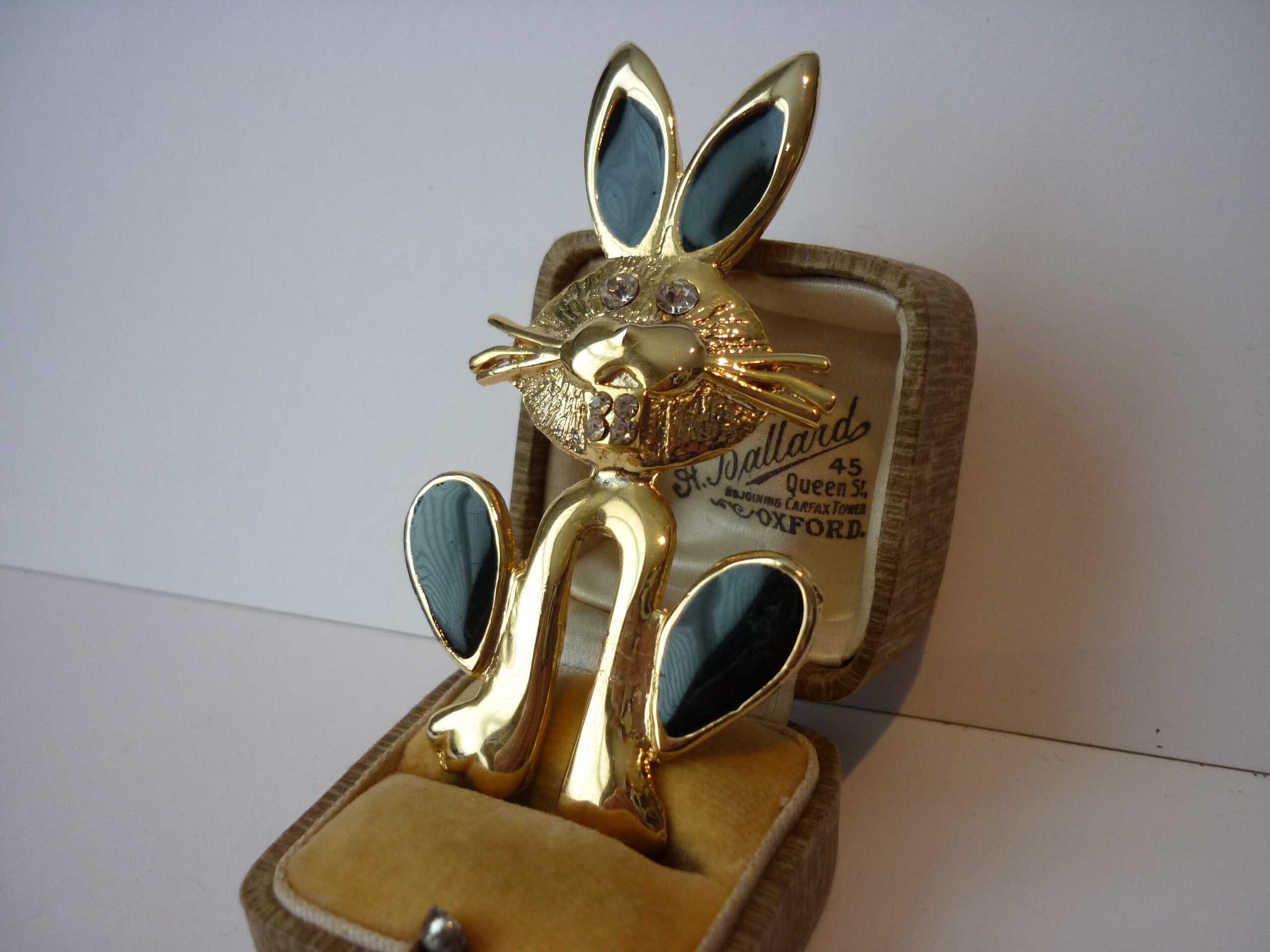 Vintage Rabbit brooch, Gold Rabbit Brooch, Rabbit pin, Rabbit brooch