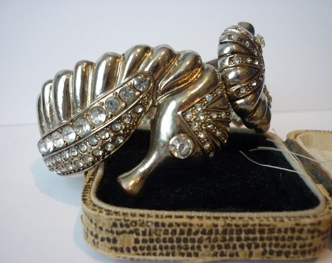 Vintage Seahorse Bracelet, Seahorse Bangle, Seahorse Jewellery, Vintage Costume bracelet, rare interesting statement piece.