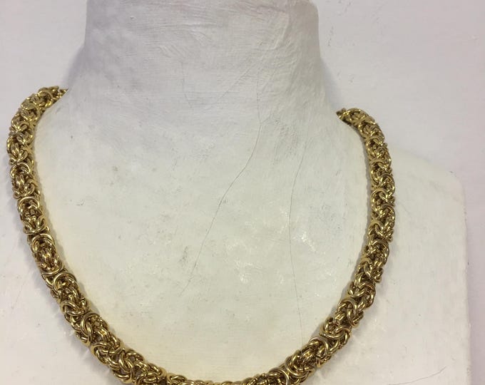 A beautiful Vintage Necklace and bracelet set rare statement cool set.