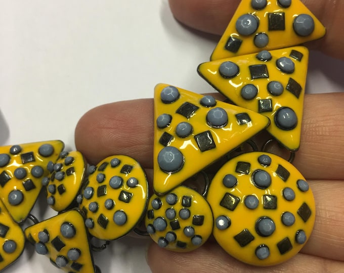 A beautiful Vintage artisan Necklace with fabulous design.