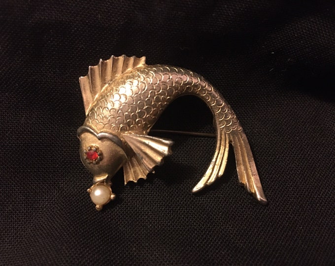 Vintage Fish brooch, fish brooch, costume fish brooch, gold fish brooch, fish pin, fish jewellery, fish design piece, fish pin, divine piece