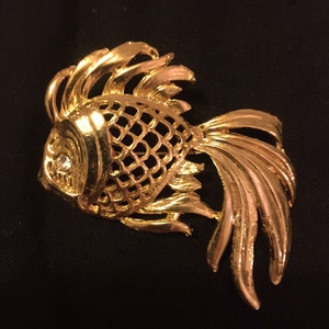 Vintage Fish brooch, fish brooch, costume fish brooch, gold fish brooch, fish pin, fish jewellery, fish design piece, fish pin, divine piece