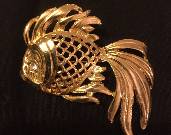 Vintage Fish brooch, fish brooch, costume fish brooch, gold fish brooch, fish pin, fish jewellery, fish design piece, fish pin, divine piece