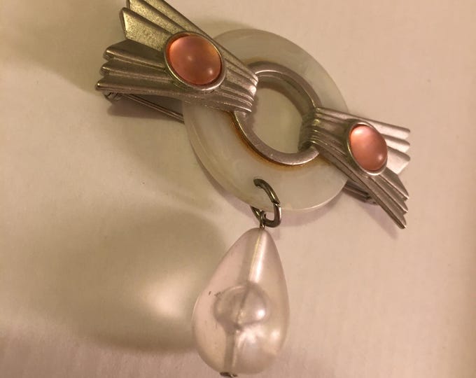 Vintage Art Deco Brooch, Exquisite design piece.