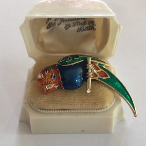 Vintage Parrot Brooch, Parrot brooch, Parrot Jewellery, Parrot design pin, divine piece.