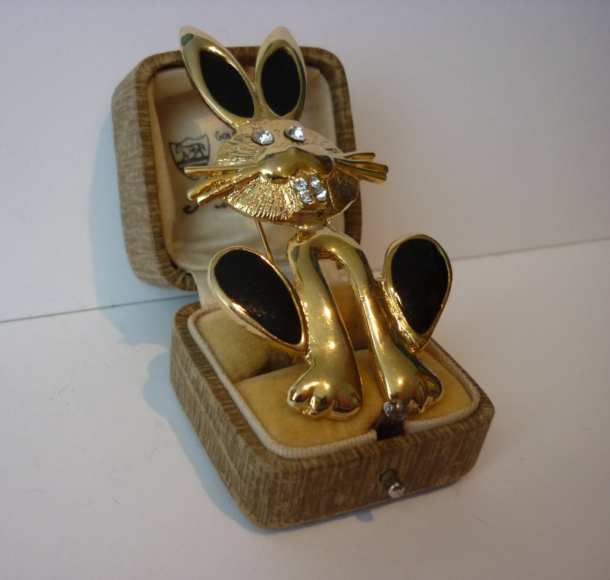 Vintage Rabbit brooch, Gold Rabbit Brooch, Rabbit pin, Rabbit brooch