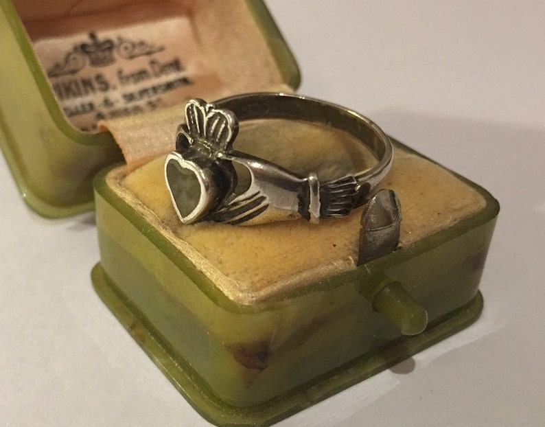 vintage claddagh ring Silver hand ring claddagh ring vintage hand ring Fede ring heart ring rare design. Vintage Hand ring