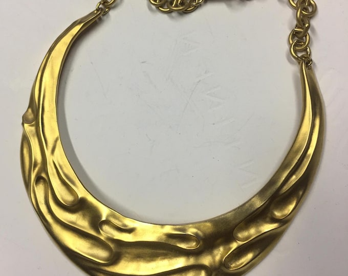 Vintage Necklace with fabulous design.