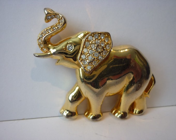 Vintage Elephant Brooch, Costume brooch, Elephant Jewellery, Elephant Pin, divine piece.