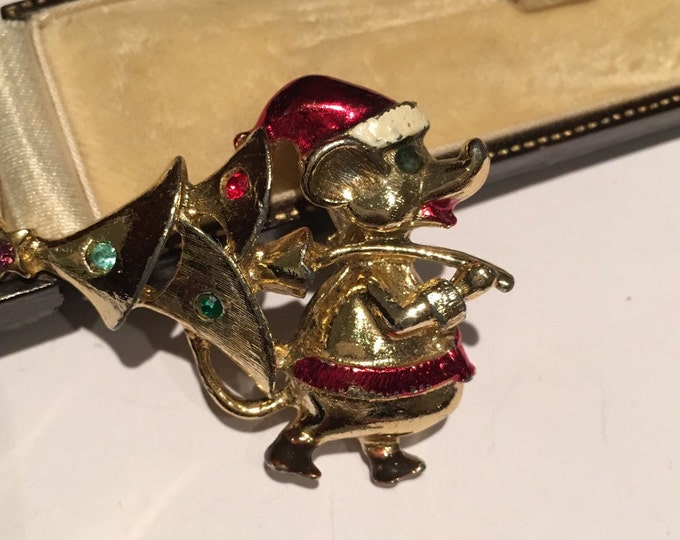 Vintage Mouse brooch, Christmas Brooch, Gold Mouse Brooch, Mouse Jewellery, Xmas Mouse Pin, Mouse brooch, Animal pin, great costume piece.