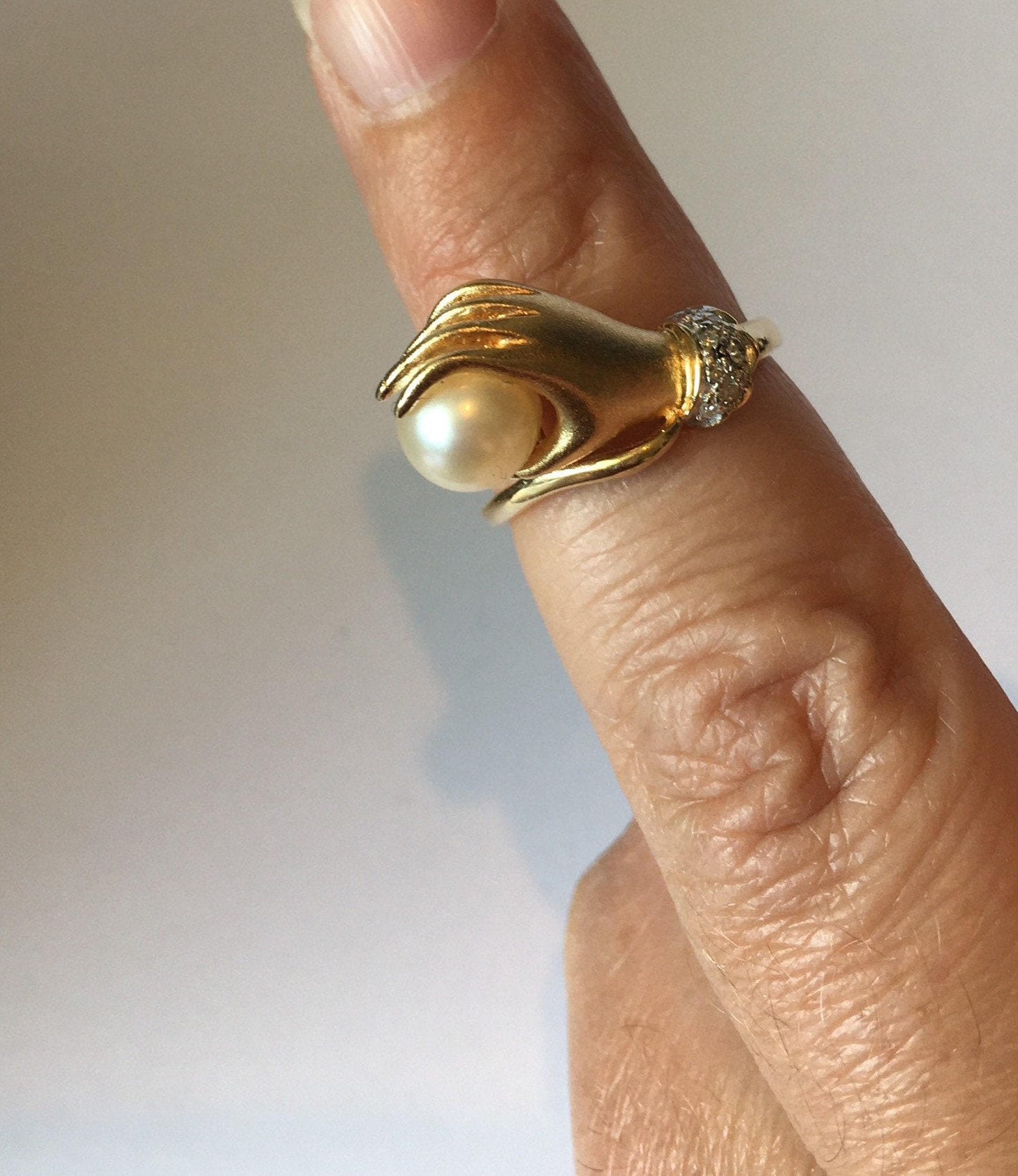 Vintage Hand Ring, Diamond Hand Ring, 14 Ct Gold, Diamond Ring, Pearl