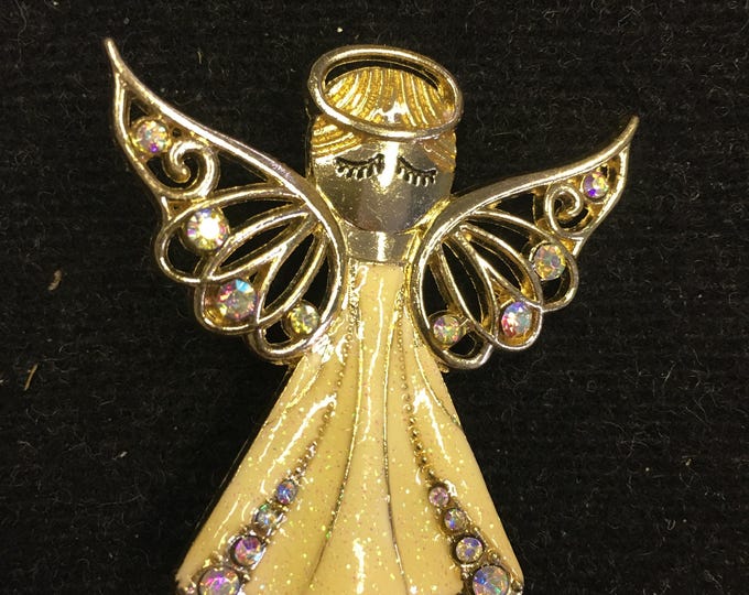 Vintage Angel Brooch, Angel brooch, Vintage Cupid Brooch, Gold Cupid Pin, angel pin, Angel Jewellery, Cupid Jewellery, charming design.