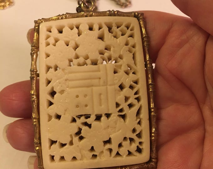 A beautiful Vintage designer Necklace.