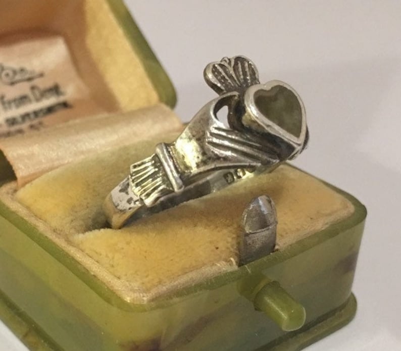 vintage claddagh ring Silver hand ring claddagh ring vintage hand ring Fede ring heart ring rare design. Vintage Hand ring