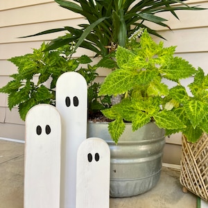 Halloween Decor | Set of 3 Wooden Ghosts | Halloween Porch Decor | Set of 3 tall ghosts | Halloween Mantel Decor | Halloween Decorations