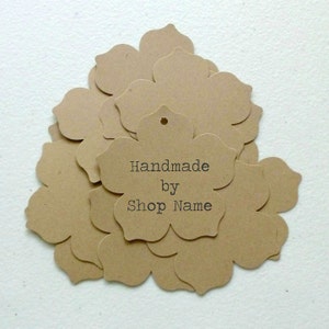 Etiquetas de flores grandes de 2 "x 2,5" com laços de barbante. preços de roupas, presentes, lembrancinhas de casamento ou etiqueta personalizada de mercadoria. suprimentos para artesanato. feito à mão por
