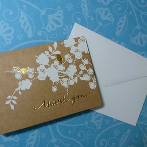 Cartes de remerciement kraft (25) . Ensemble de papeterie pour cartes, enveloppes. remerciements mariage (5 x 3,5) écriture fantaisie feuille d'or. motif oiseau et floral