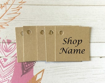 Quadratische Mini Kraft Tags - kleine 2,5 cm Etiketten personalisiert mit Ihrem Shop oder Firmennamen
