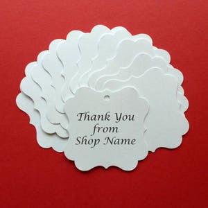 Etichette per staffe bianche 2x2 con lacci . fantasiosi cartellini di ringraziamento personalizzati. regali, prezzi o etichette di merce. Forniture del venditore Etsy