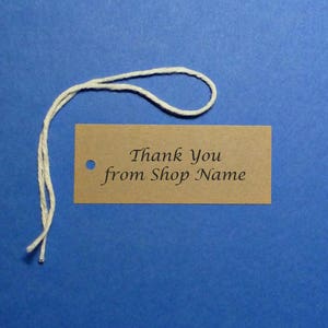 Etichette di ringraziamento Kraft personalizzate 1 "x 2,5" con lacci. regalo personalizzato, prezzi di abbigliamento o etichette di prodotto. Forniture per negozi Etsy. etichette rustiche